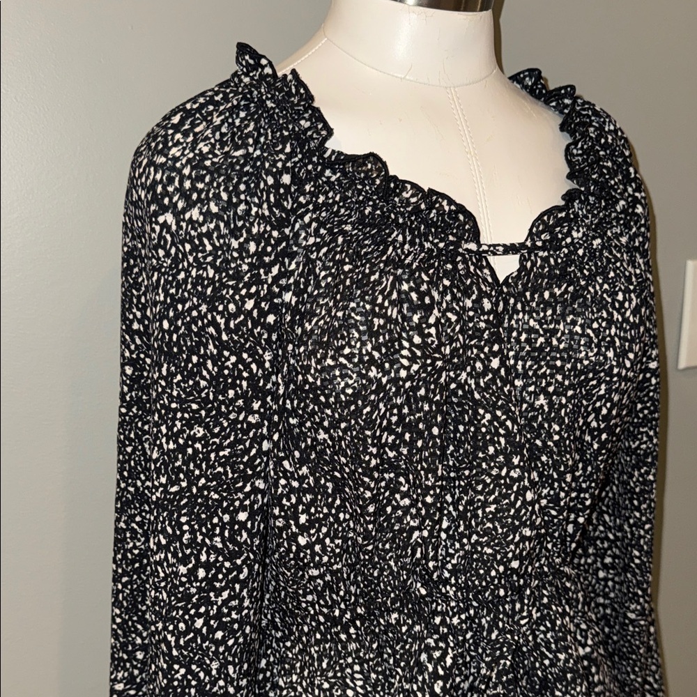 NWT Universal Thread Patterned Blouse - Picture 3 of 11
